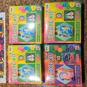 4 kits tie dye, 3 in neon 1 rainbow. Dyes for up to 10 projects each!